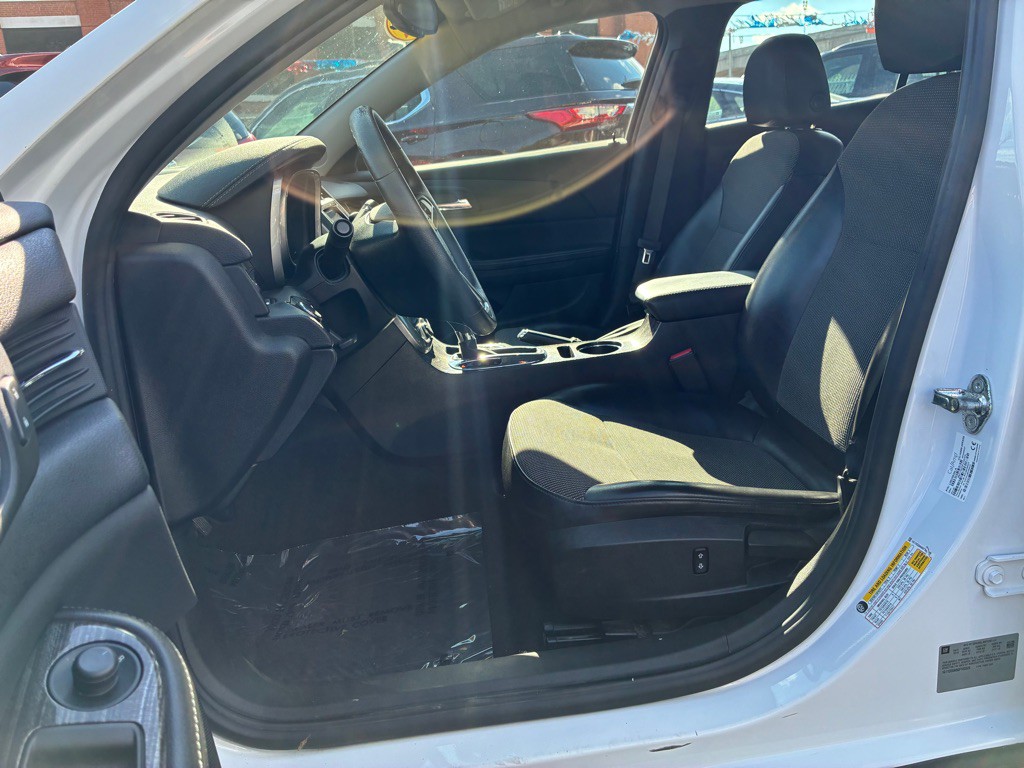 2016 Chevrolet Malibu Image 14