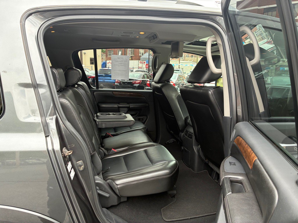 2011 Nissan Armada Image 10