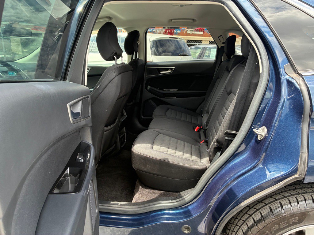 2017 Ford Edge Image 12