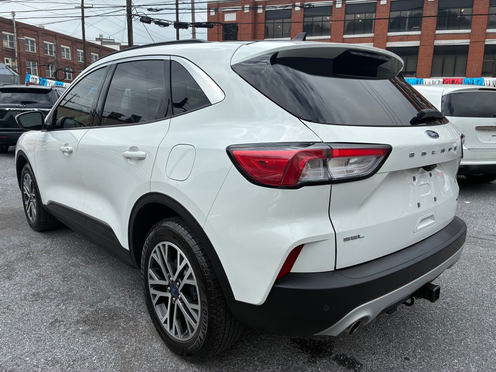 2020 Ford Escape Image 3