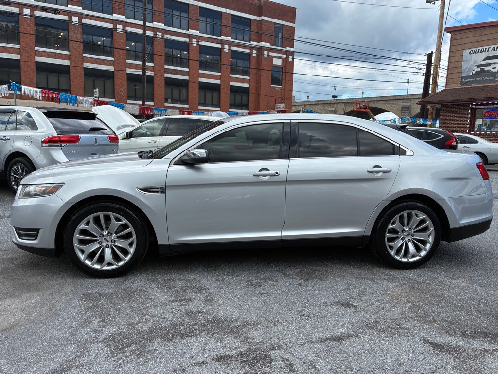 2019 Ford Taurus Image 2