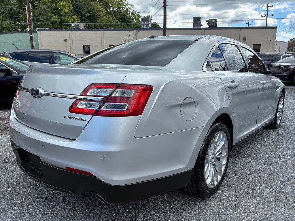 2019 Ford Taurus Image 5