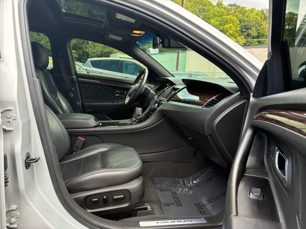 2019 Ford Taurus Image 9