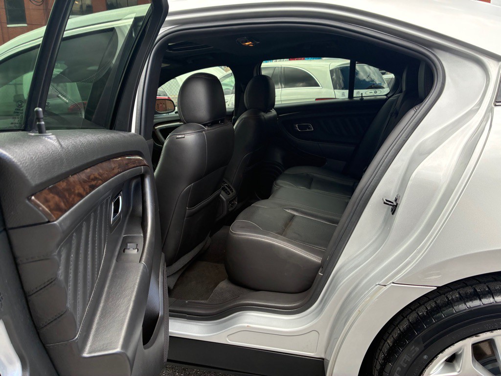 2019 Ford Taurus Image 12