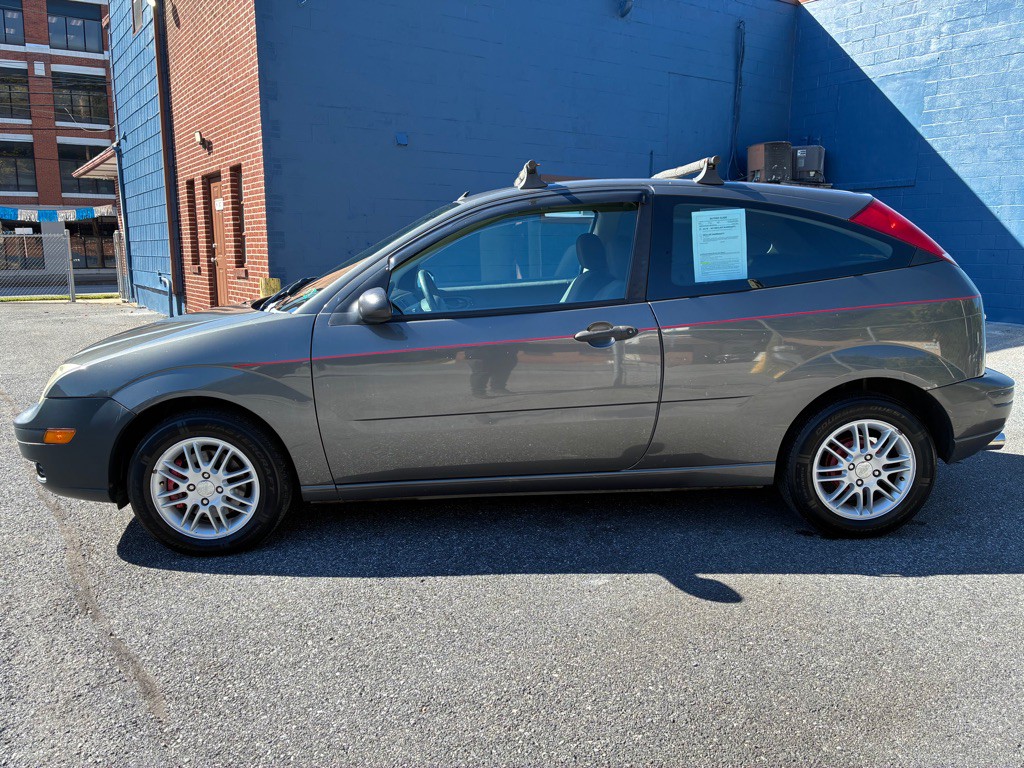2005 Ford Focus Image 2