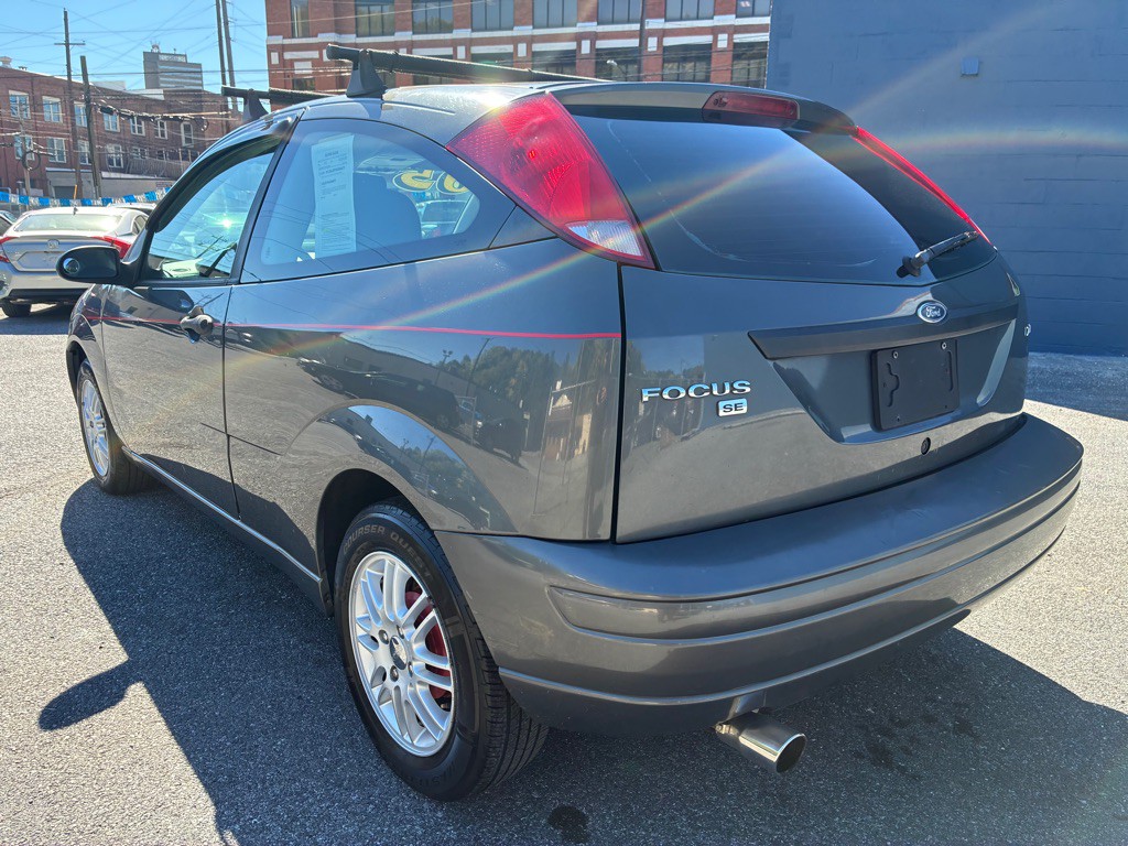 2005 Ford Focus Image 3