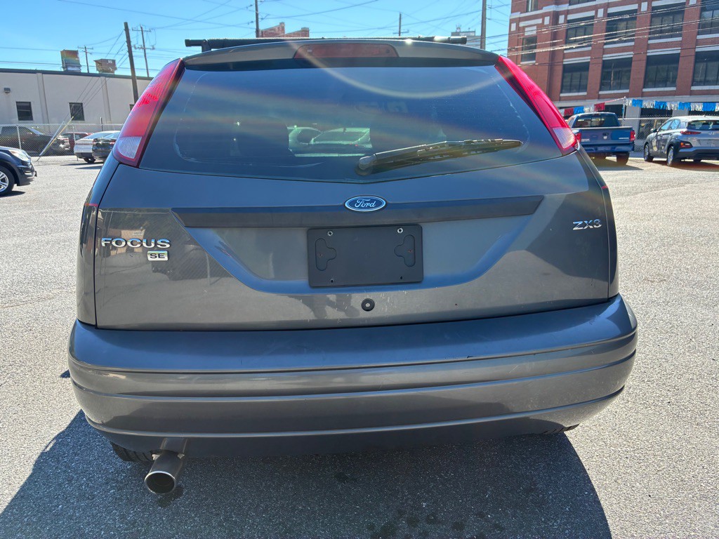 2005 Ford Focus Image 4