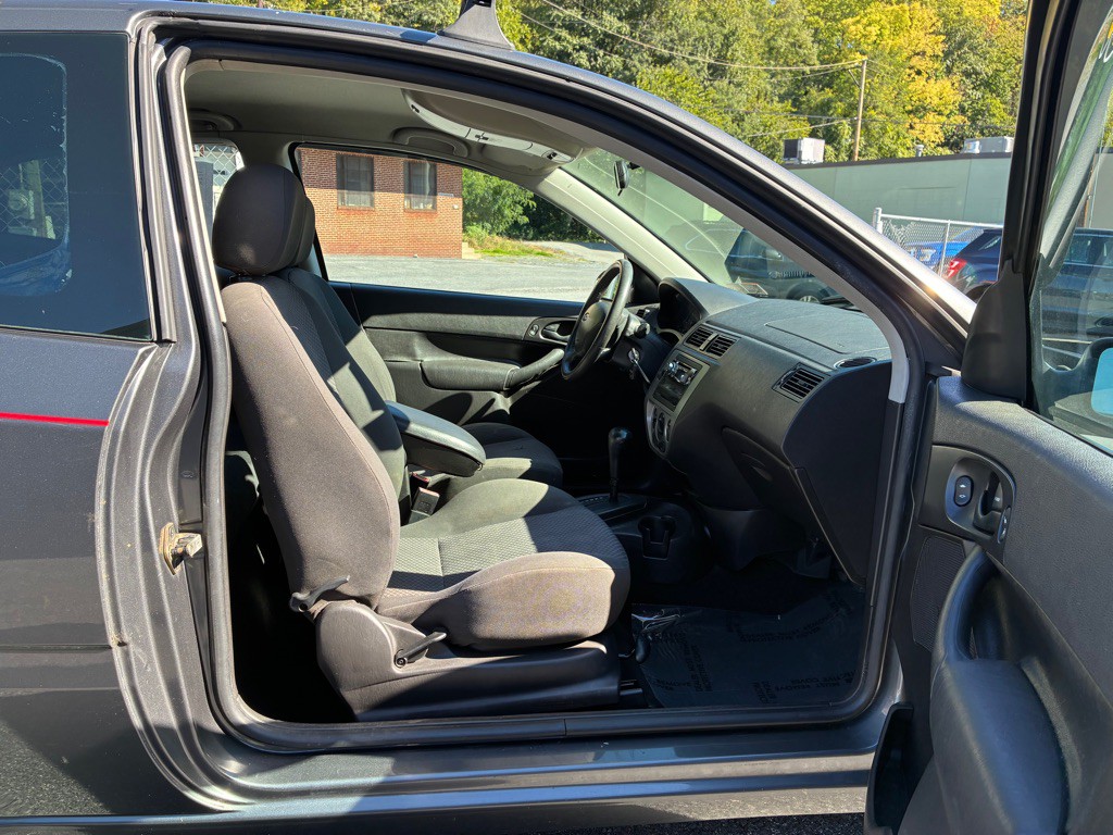 2005 Ford Focus Image 9