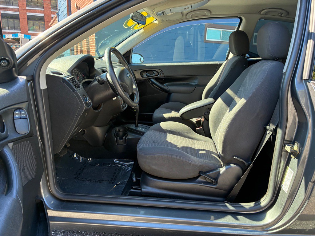 2005 Ford Focus Image 12
