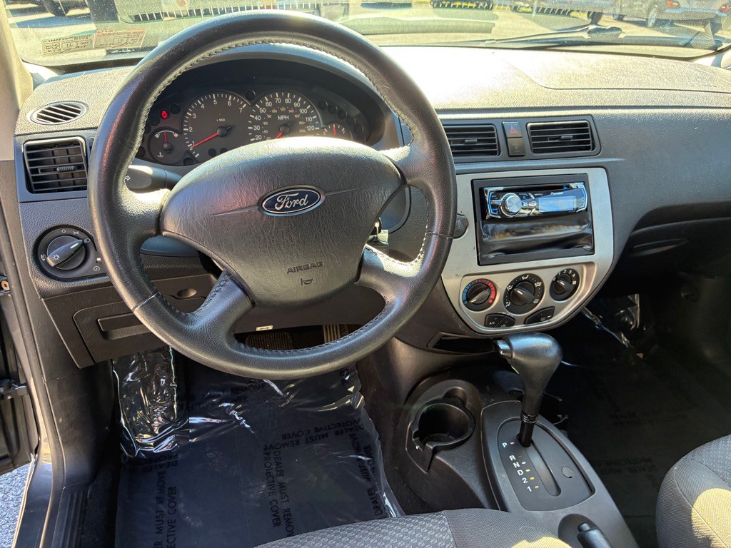2005 Ford Focus Image 13