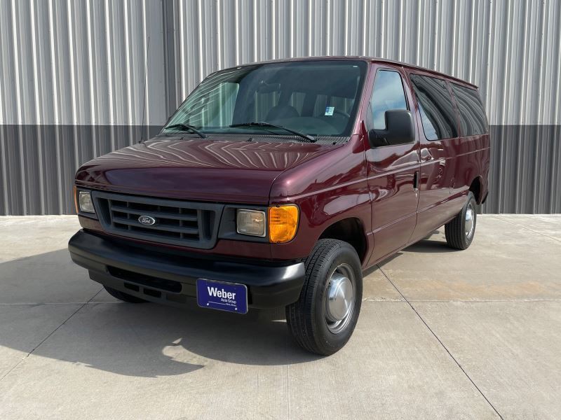 2006 Ford Econoline Image 2