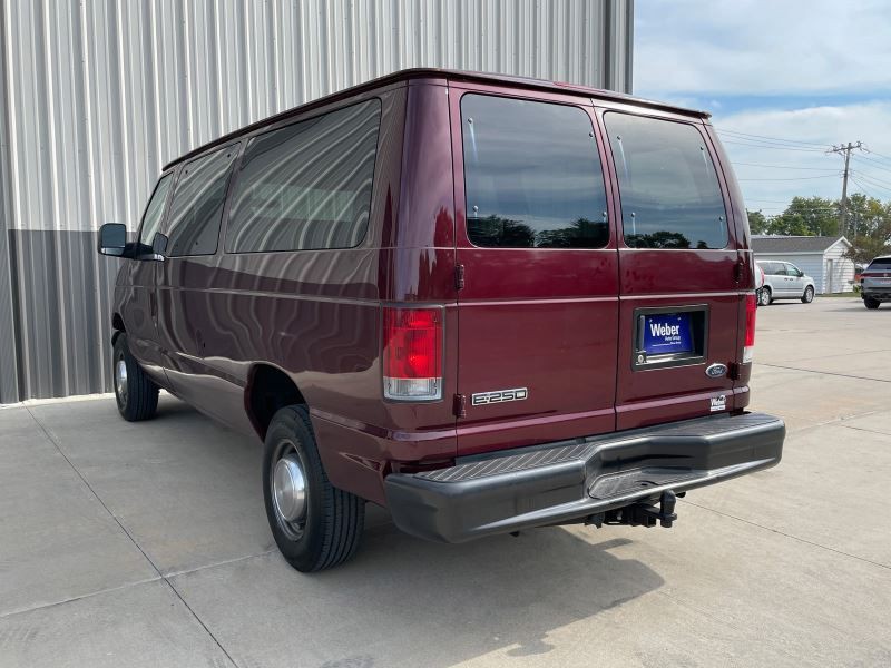 2006 Ford Econoline Image 10