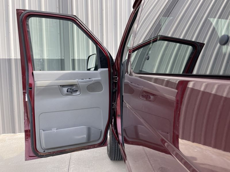 2006 Ford Econoline Image 11