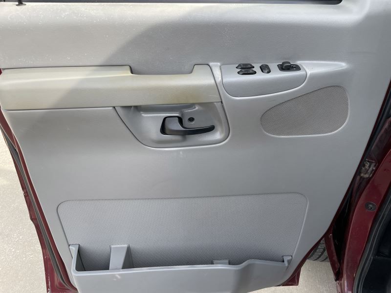 2006 Ford Econoline Image 12