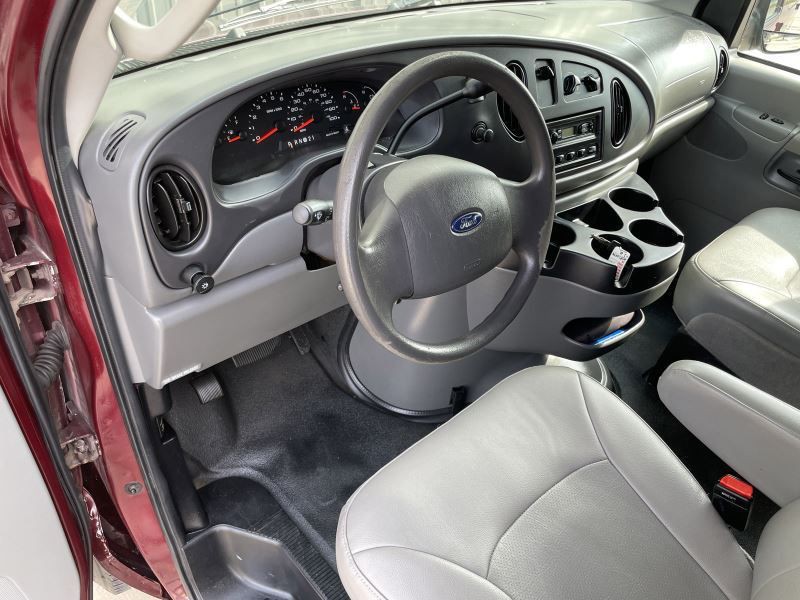 2006 Ford Econoline Image 13