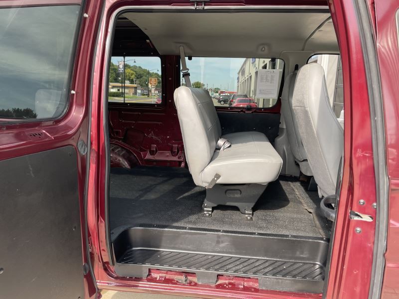 2006 Ford Econoline Image 18