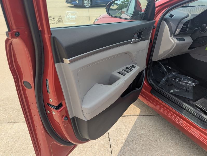 2019 Hyundai Elantra Image 10
