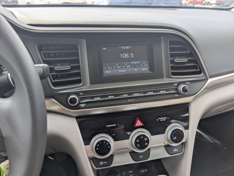 2019 Hyundai Elantra Image 25