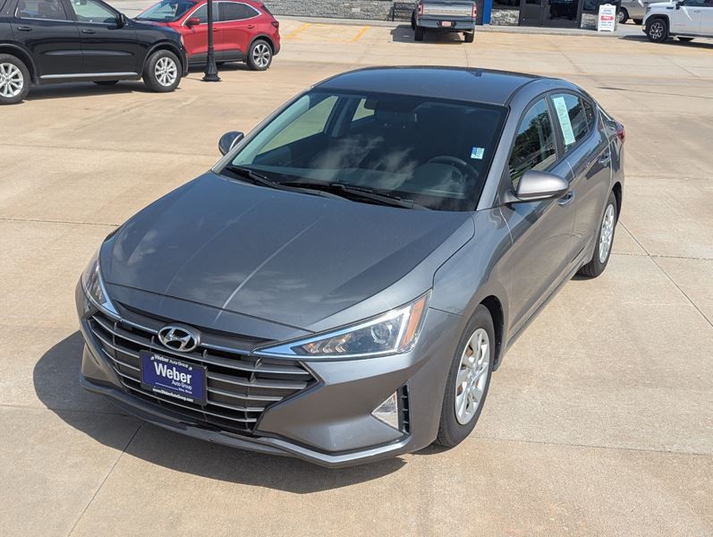 2019 Hyundai Elantra Image 2