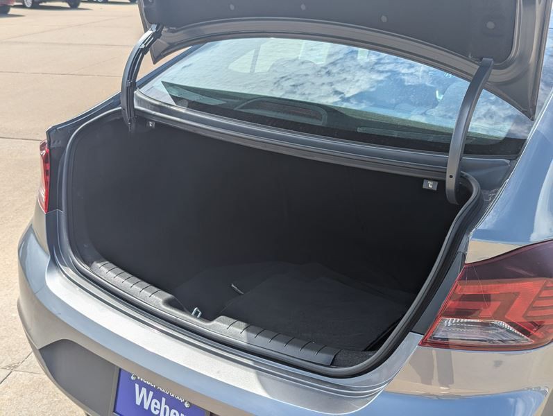 2019 Hyundai Elantra Image 12