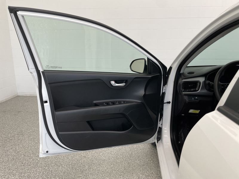 2022 Kia Rio Image 12