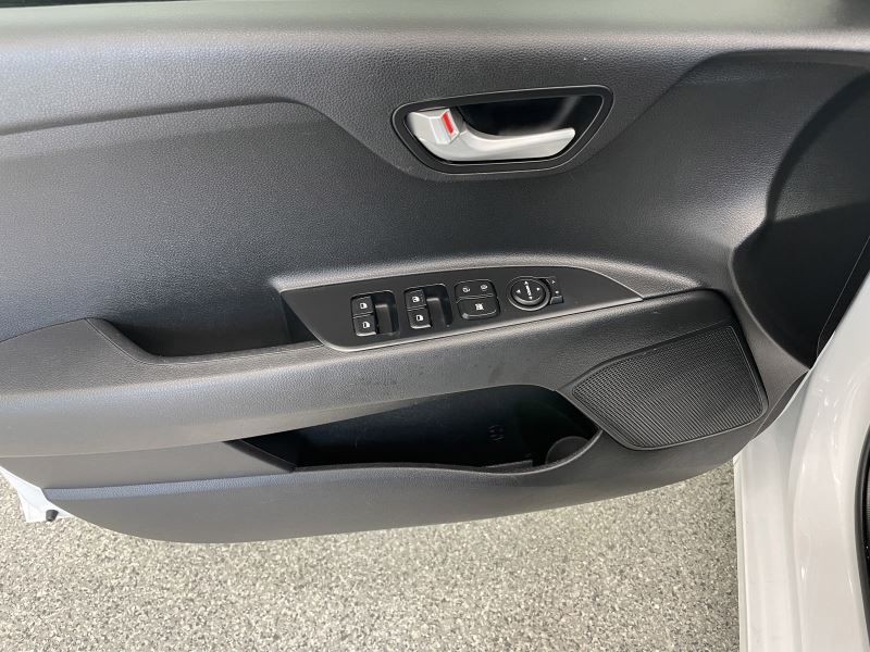2022 Kia Rio Image 13