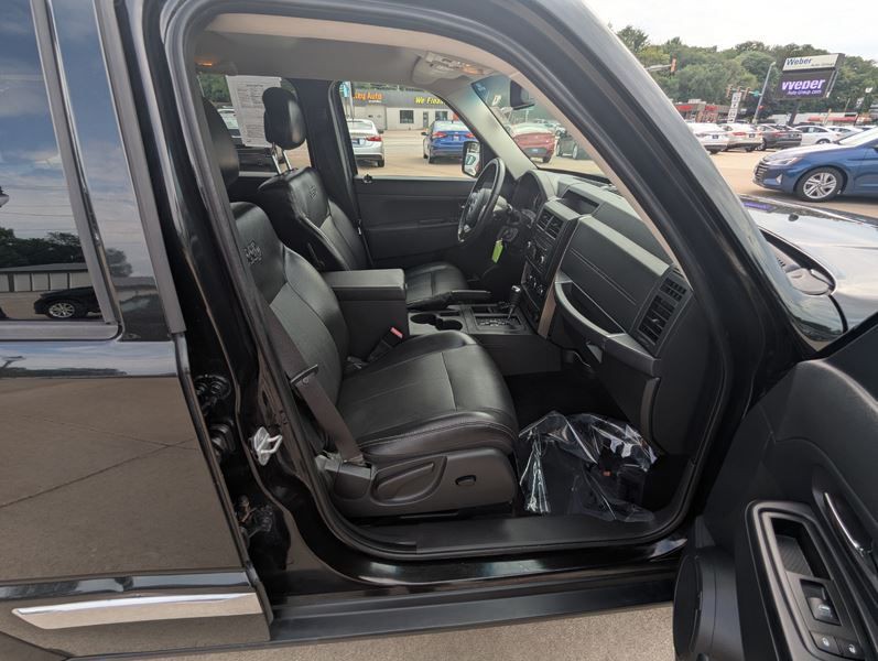 2012 Jeep Liberty Image 28
