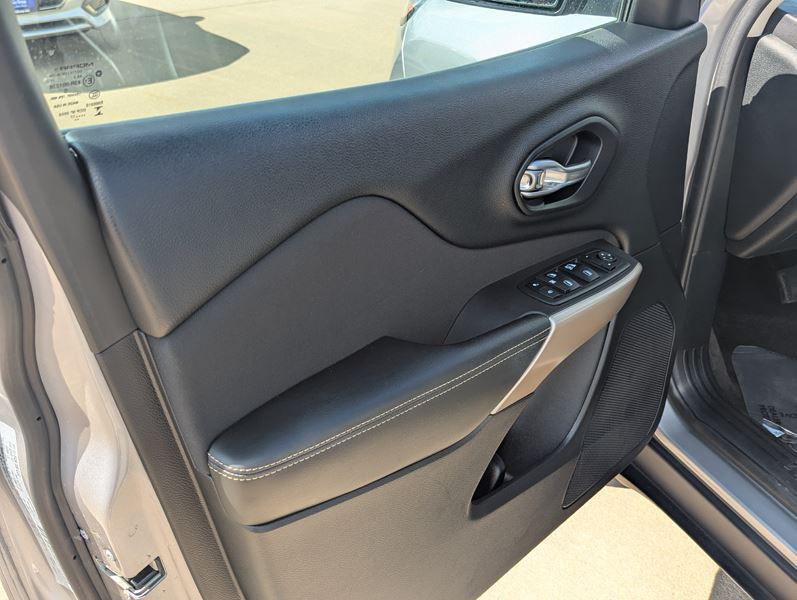 2018 Jeep Cherokee Image 18
