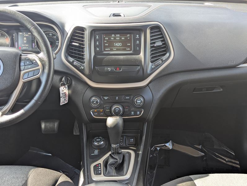 2018 Jeep Cherokee Image 28