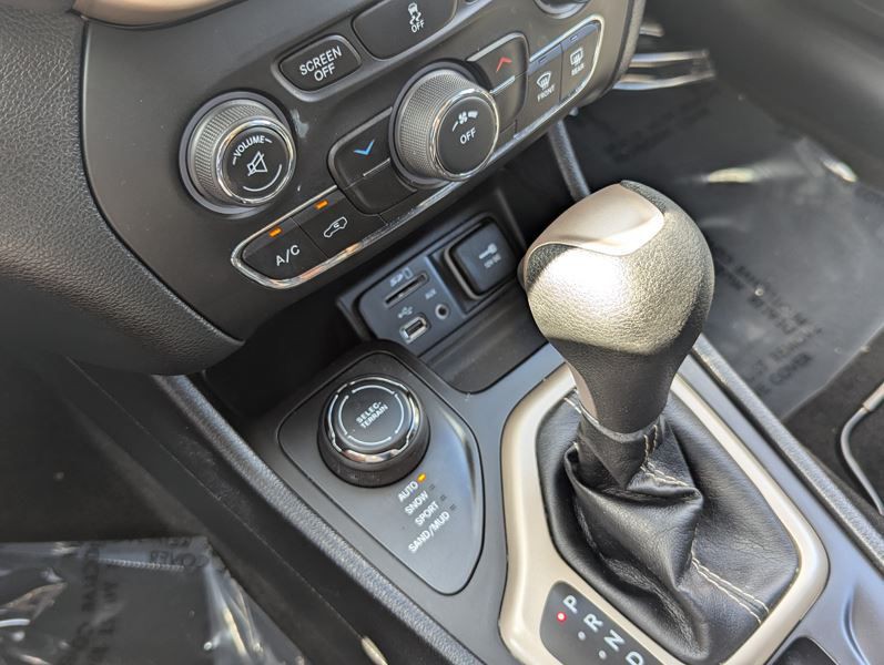 2018 Jeep Cherokee Image 32