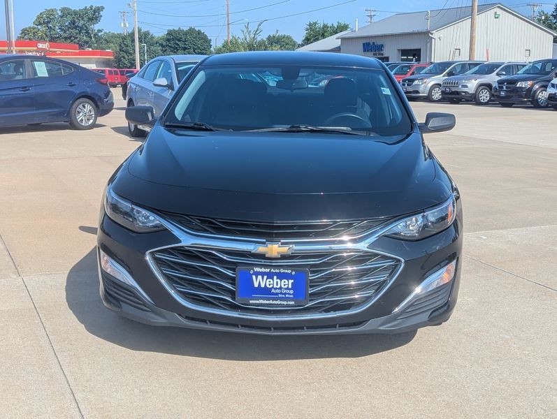 2019 Chevrolet Malibu Image 2