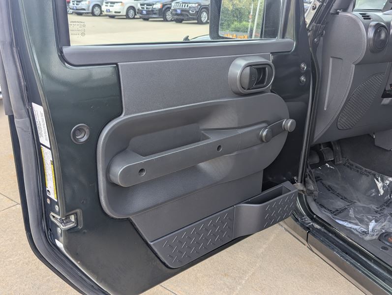 2010 Jeep Wrangler Image 14