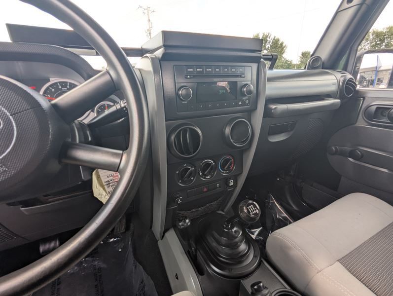 2010 Jeep Wrangler Image 21