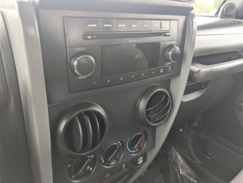 2010 Jeep Wrangler Image 24