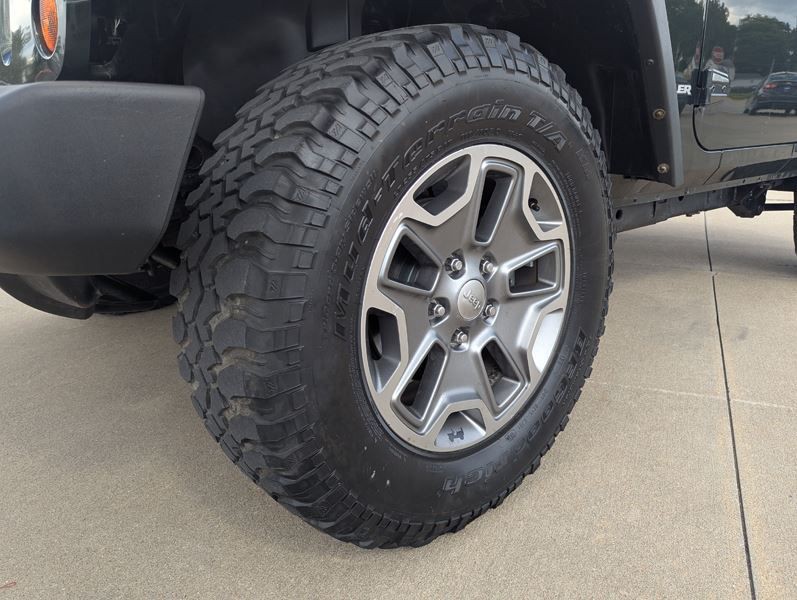 2010 Jeep Wrangler Image 25