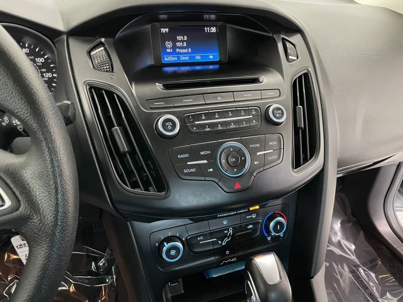 2016 Ford Focus Image 24