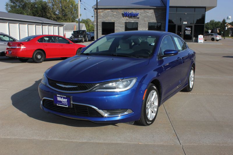 2016 Chrysler 200 Image 2