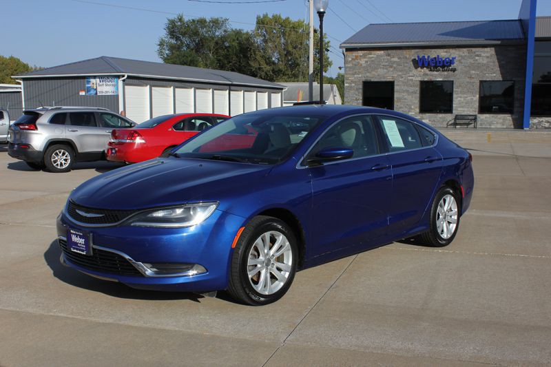 2016 Chrysler 200 Image 5