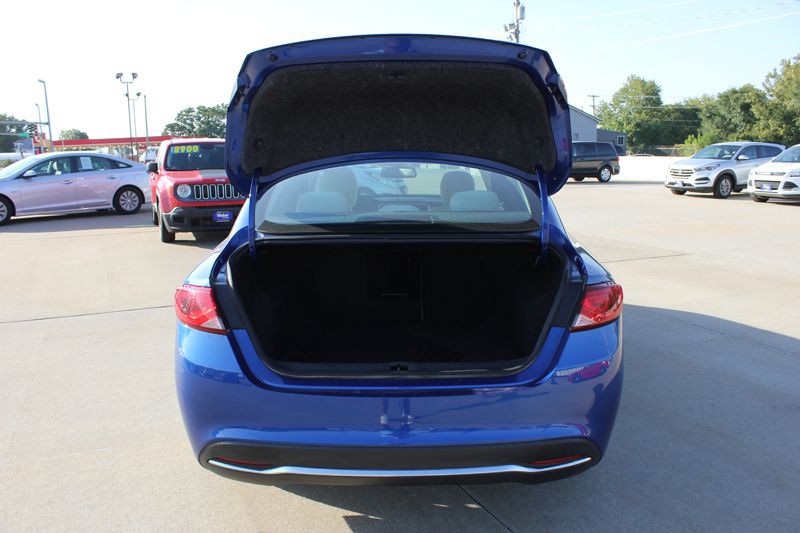 2016 Chrysler 200 Image 10