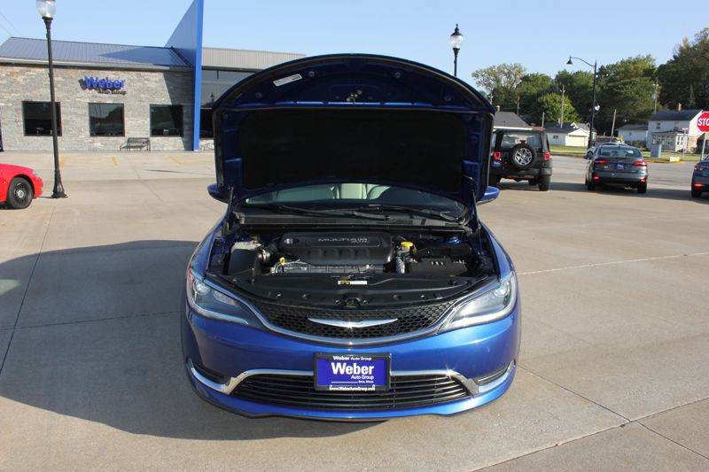 2016 Chrysler 200 Image 12