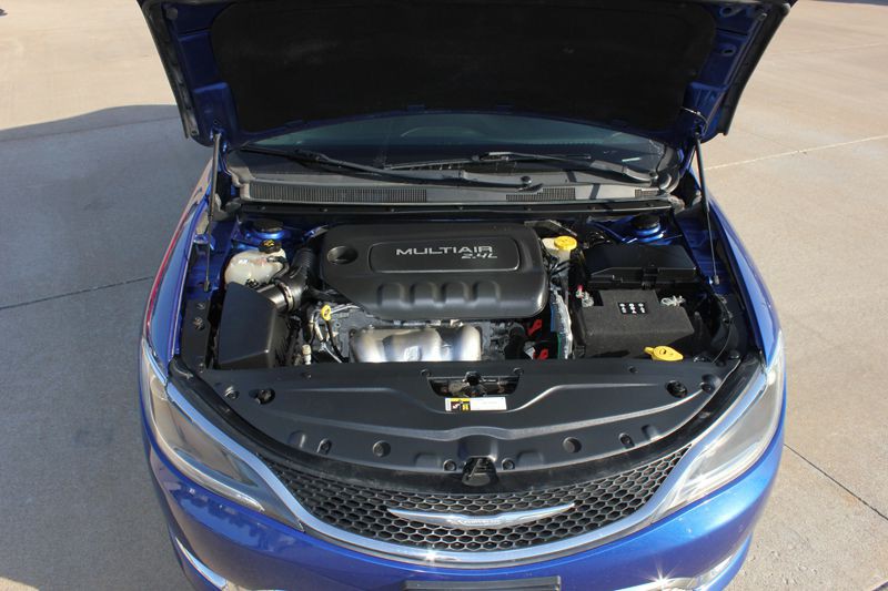 2016 Chrysler 200 Image 13