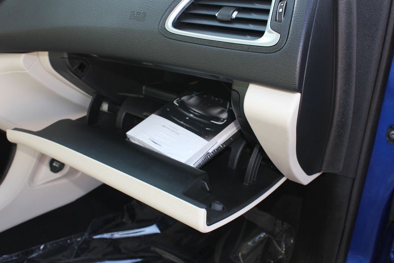 2016 Chrysler 200 Image 21