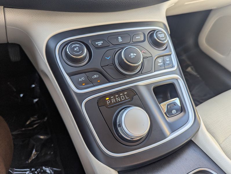 2016 Chrysler 200 Image 29