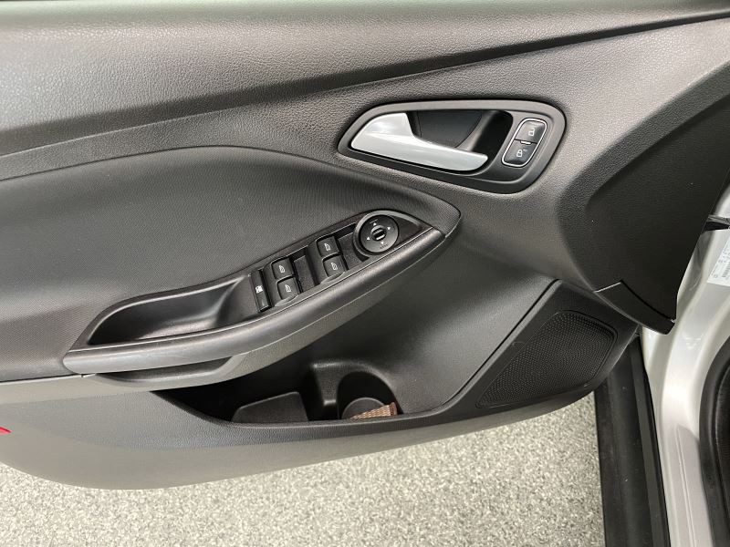 2016 Ford Focus Image 13