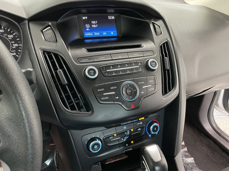 2016 Ford Focus Image 24