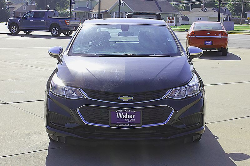 2017 Chevrolet Cruze Image 2