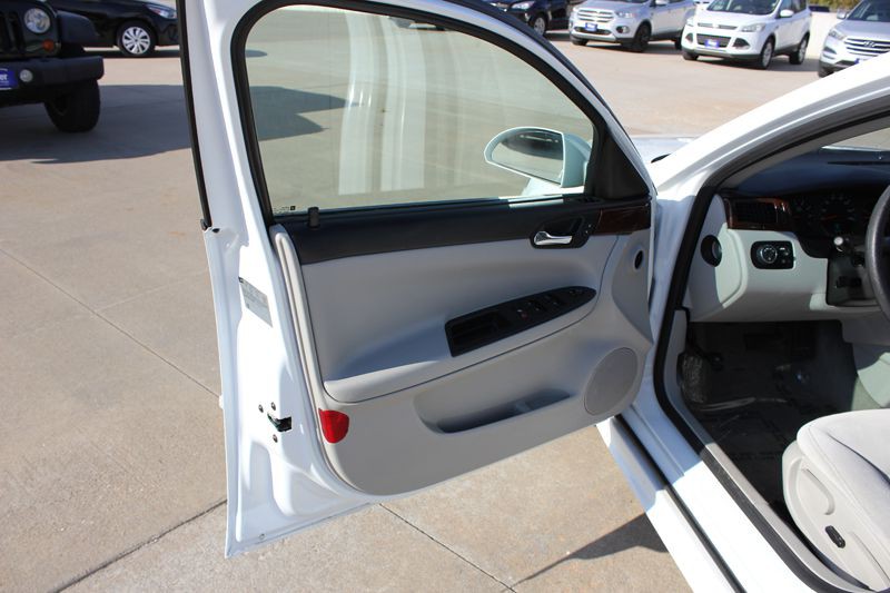 2011 Chevrolet Impala Image 10