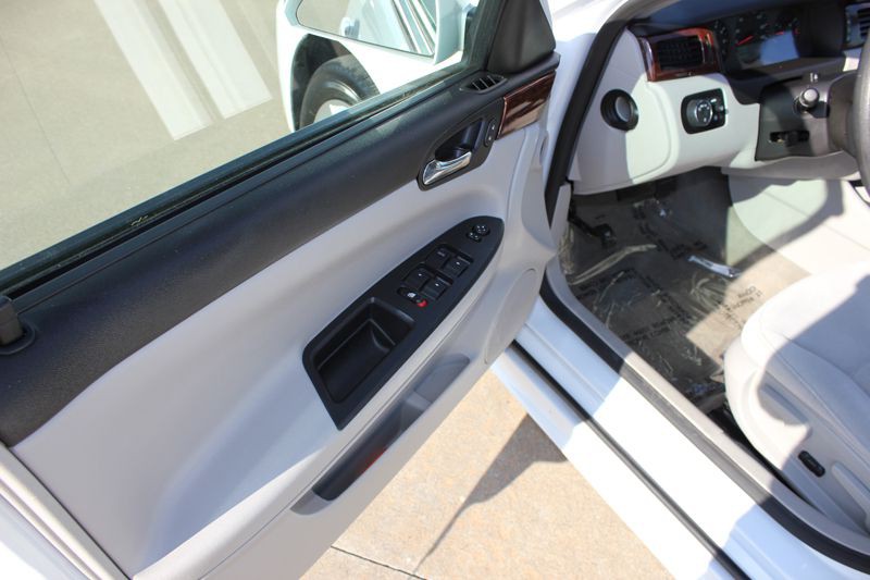 2011 Chevrolet Impala Image 11