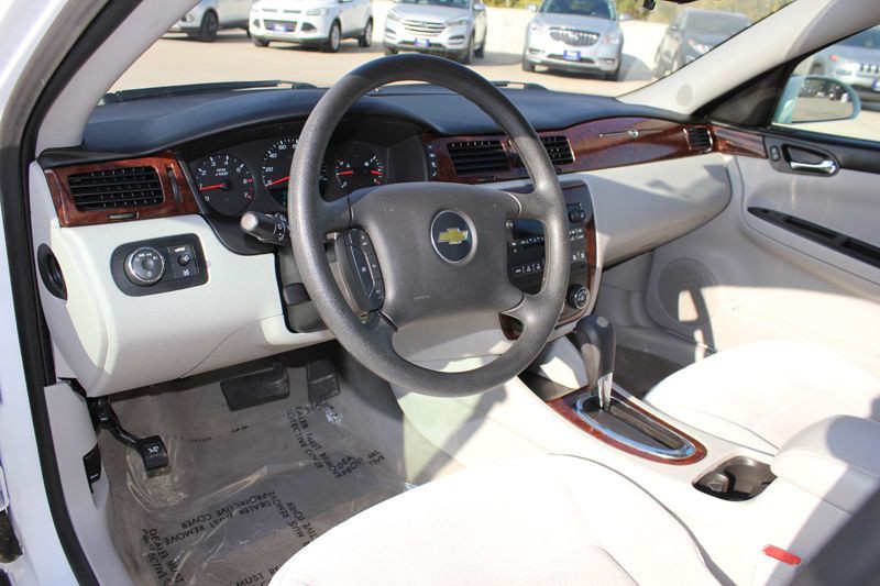 2011 Chevrolet Impala Image 12