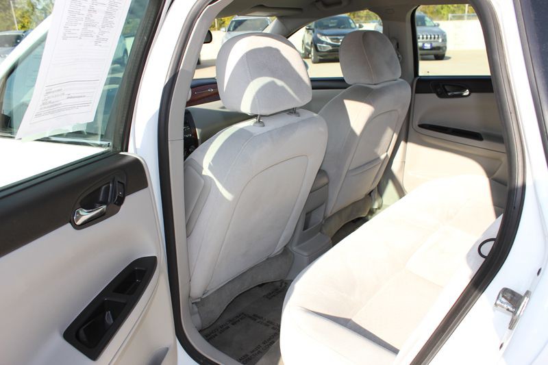 2011 Chevrolet Impala Image 13